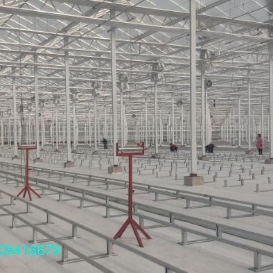 Мобильный станок для производства лотков для теплиц