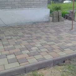 Укладка тротуарной пл...