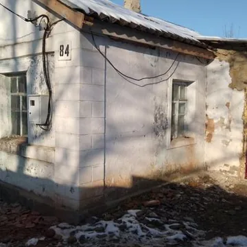 Продаю участок с домом, можно под снос, под ремонт в центре 