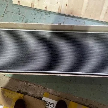 Радиатор охлаждения водяной XB00004994, XB00004995 Hitachi 